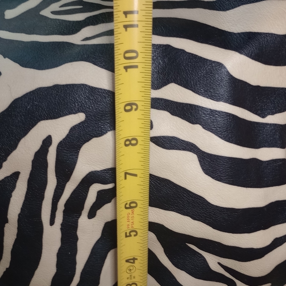 Vintage DOONEY BOURKE Black & White Leather Zebra Stripe Shoulder Bag - Picture 9 of 16